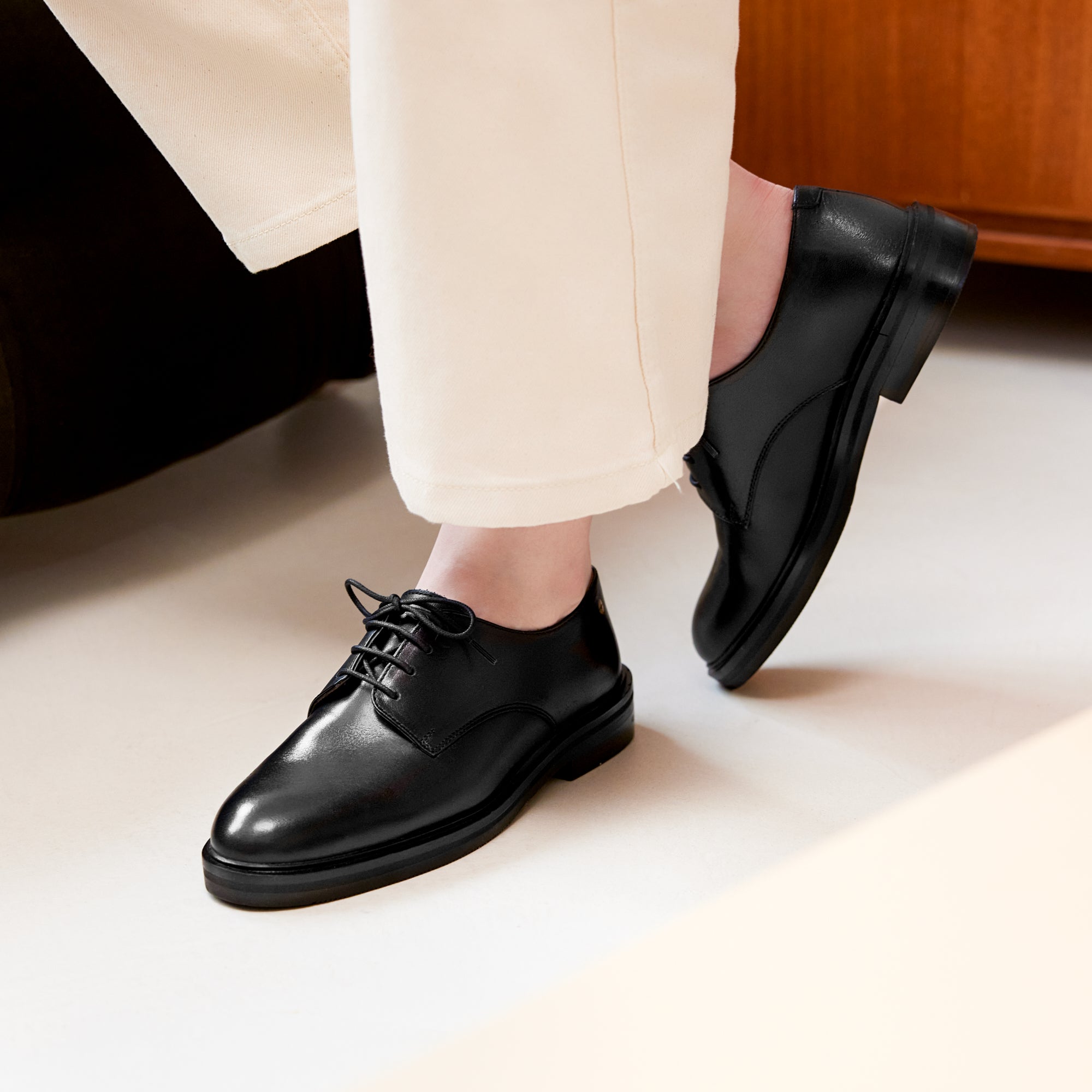 Derbies élégantes : la chaussure chic et moderne pour commencer l’année